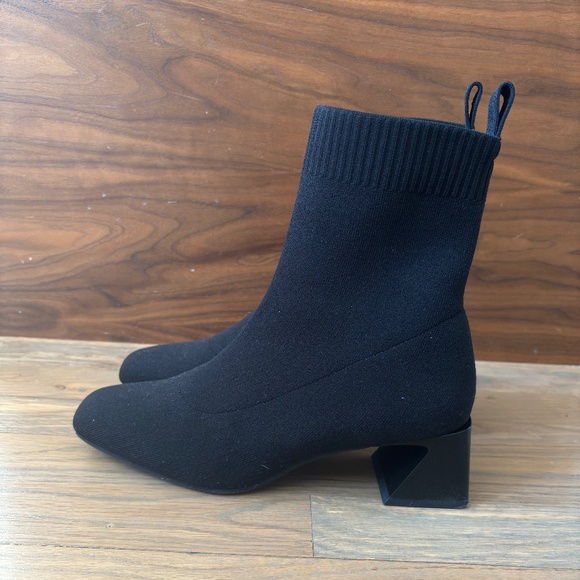 Vivaia slip on boots size US 9 - worn twice! - Picture 2 of 3